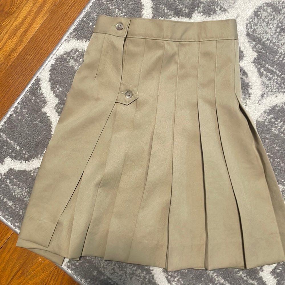 khaki skirt